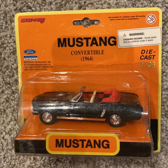 Collectible Vintage Mustangs Lot 35th Anniversary - Picture 3 of 12